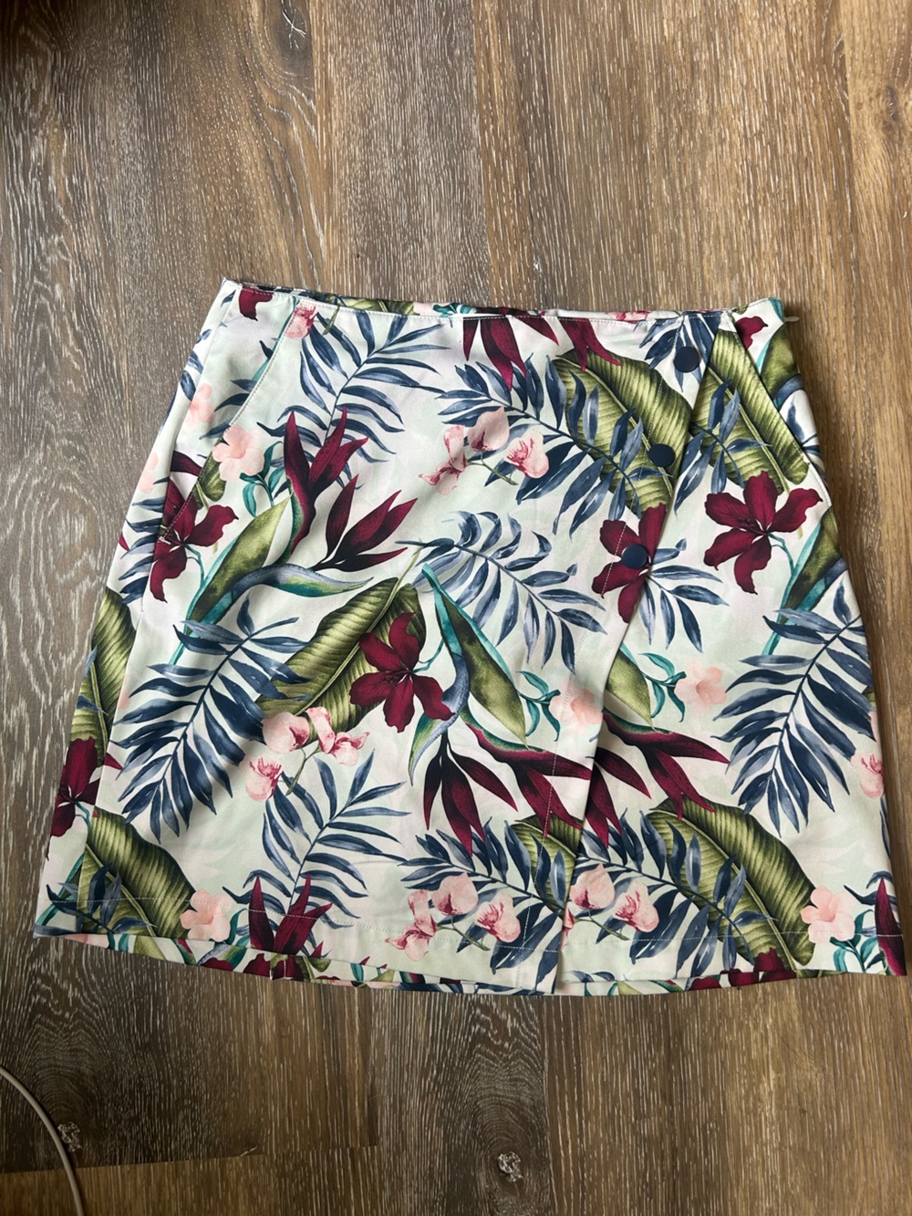 Lady Hagen Tropical Floral Print Skort in Cream, Green, Navy & Burgundy- Size 4